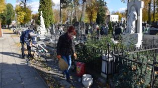 Zduńska Wola: Mieszkańcy przygotowują się do Wszystkich Świętych