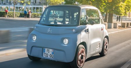Citroën AMI dachował na zakręcie w Monako. To najdziwniejszy wypadek w tym miejscu