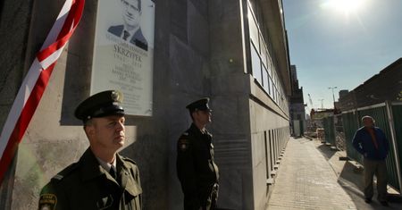 Sławomir Skrzypek upamiętniony na tablicy NBP