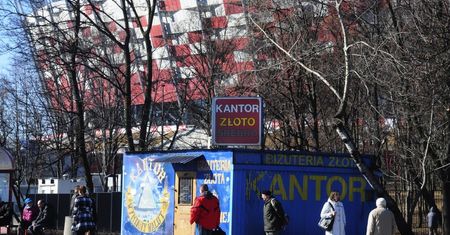 Euro w Polsce. Rekordowy wzrost liczby przeciwników