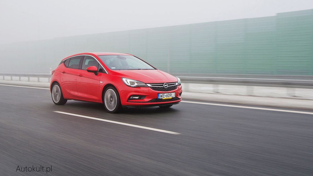 Jazda lewym pasem jest niezgodna z przepisami jeśli nie wyprzedzasz lub nie omijasz.