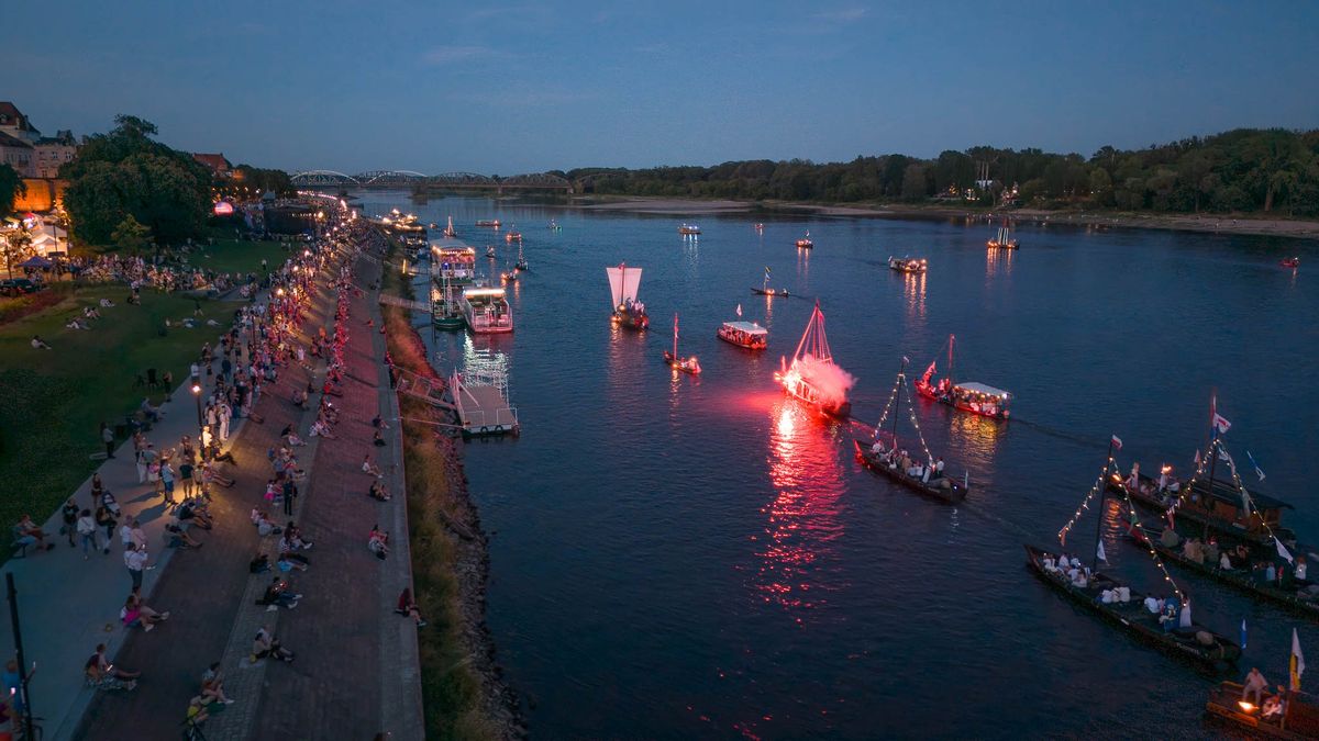 Nocna parada na Wiśle