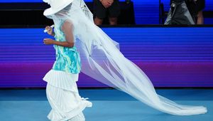 Ludzi zamurowało, gdy zobaczyli, w jakim stroju wyszła na mecz