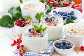 Jogurt o niskiej zawartości tłuszczu z owocami i muesli