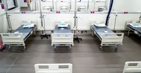 Koronawirus w Polsce. Szpital tymczasowy we Wrocławiu prawie gotowy. Na razie nie jest jednak potrzebny