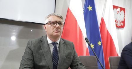Wipler przyłapany. Grozi za to słony mandat