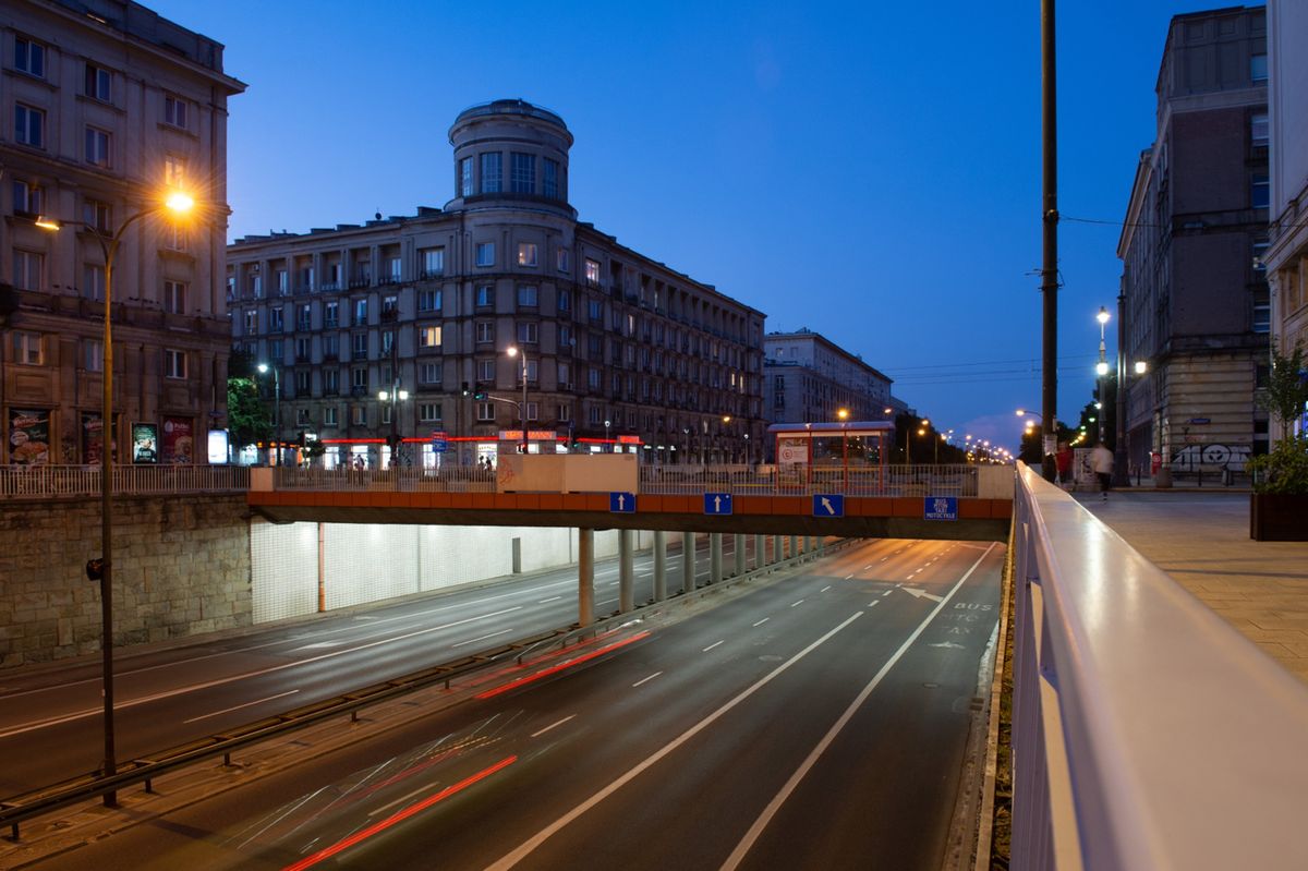 Warszawa. W tunelu Trasy Łazienkowskiej zainstalowano nowe lampy 