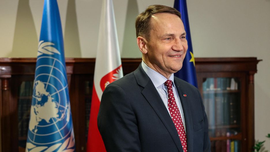 Blisko 5 milionów złotych nagród wypłacił resort spraw zagranicznych z ministrem Radosławem Sikorskim na czele