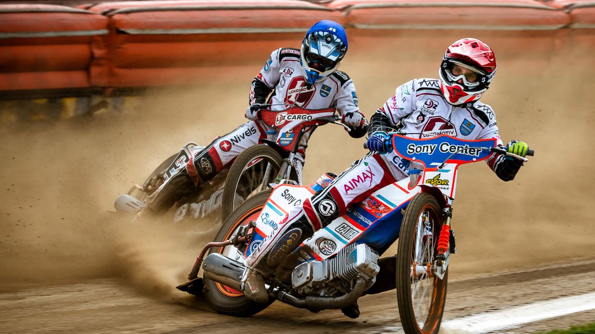 WP SportoweFakty / Romuald Rubenis / Maksim Bogdanow w kasku czerwonym