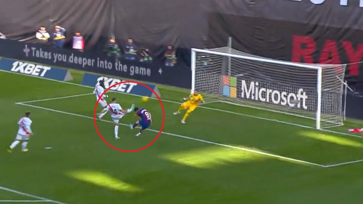 Twitter / CANALPLUS_SPORT / Na zdjęciu: akcja bramkowa FC Barcelony