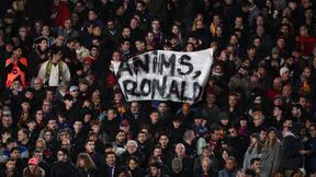 Dwa słowa. Transparent z Camp Nou niesie się po sieci