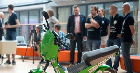 Lekki Motocykl Elektryczny na Smart Moto Challenge 2014