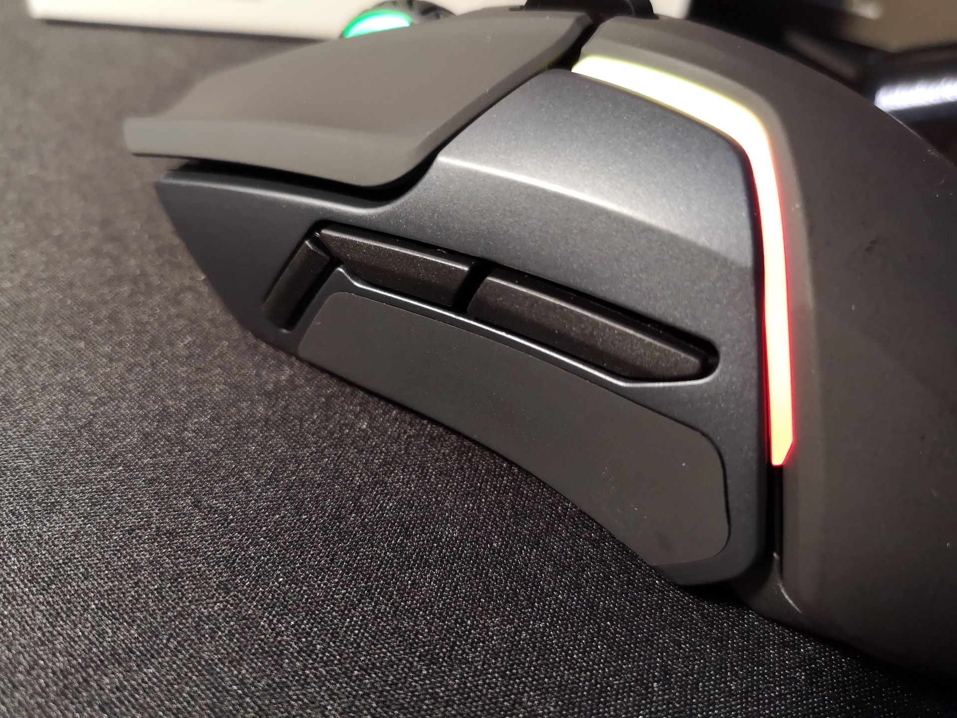 W zasięgu kciuka – 3 dodatkowe przyciski.