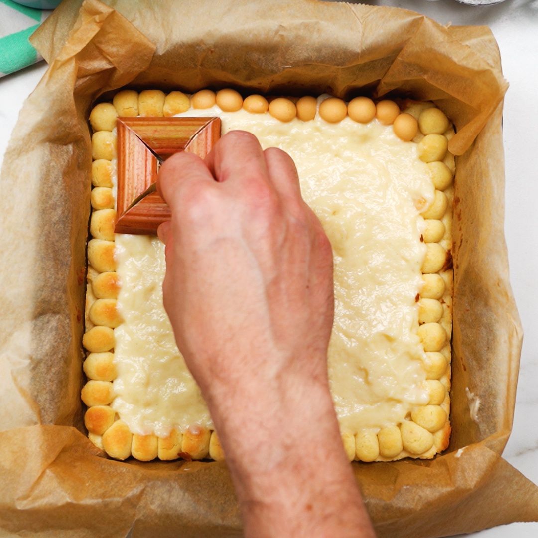 A simple decoration on shortcrust pastry