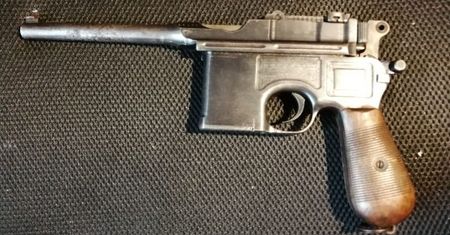 Pistolet Mauser C96. Komisarz za milion dolarów