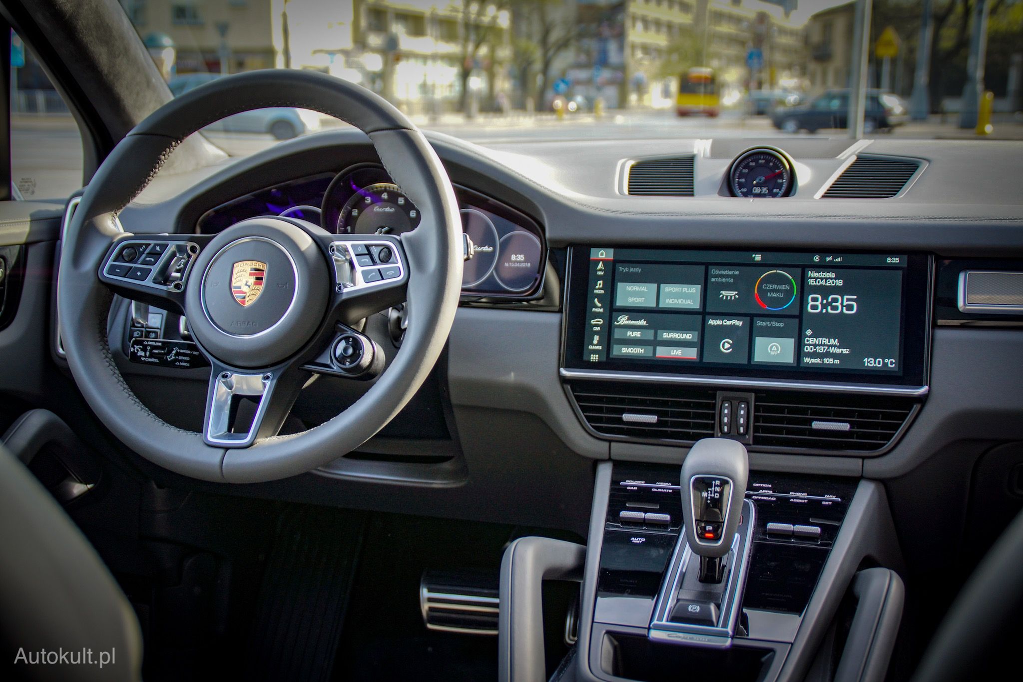 Proste i ergonomiczne wnętrze jak to Porsche.