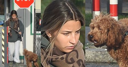 Naturalna Julia Wieniawa w dresie i z plecakiem za 2,5 tysiąca maszeruje do teatru Z PSEM (ZDJĘCIA)