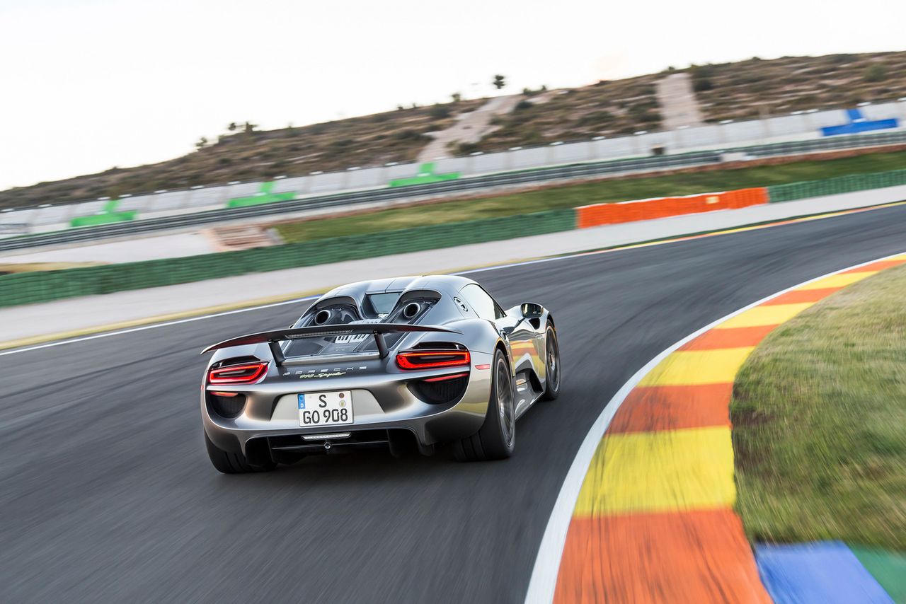 205 sztuk Porsche 918 musi jechać do serwisu