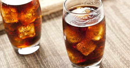 Napój gazowany Cola bez kofeiny