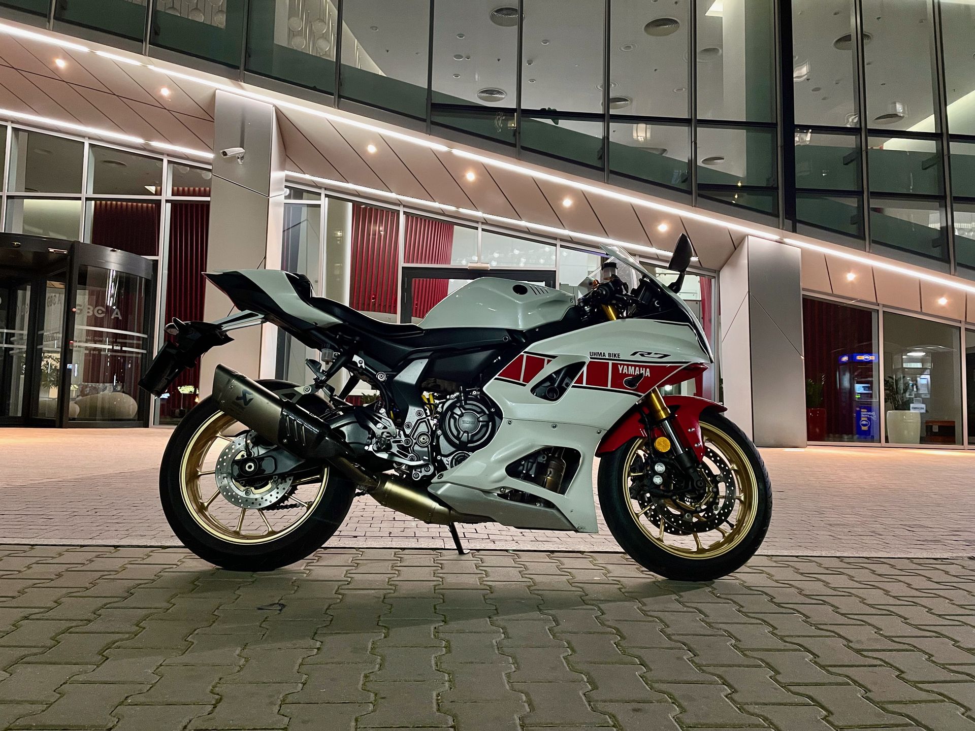 Yamaha R7