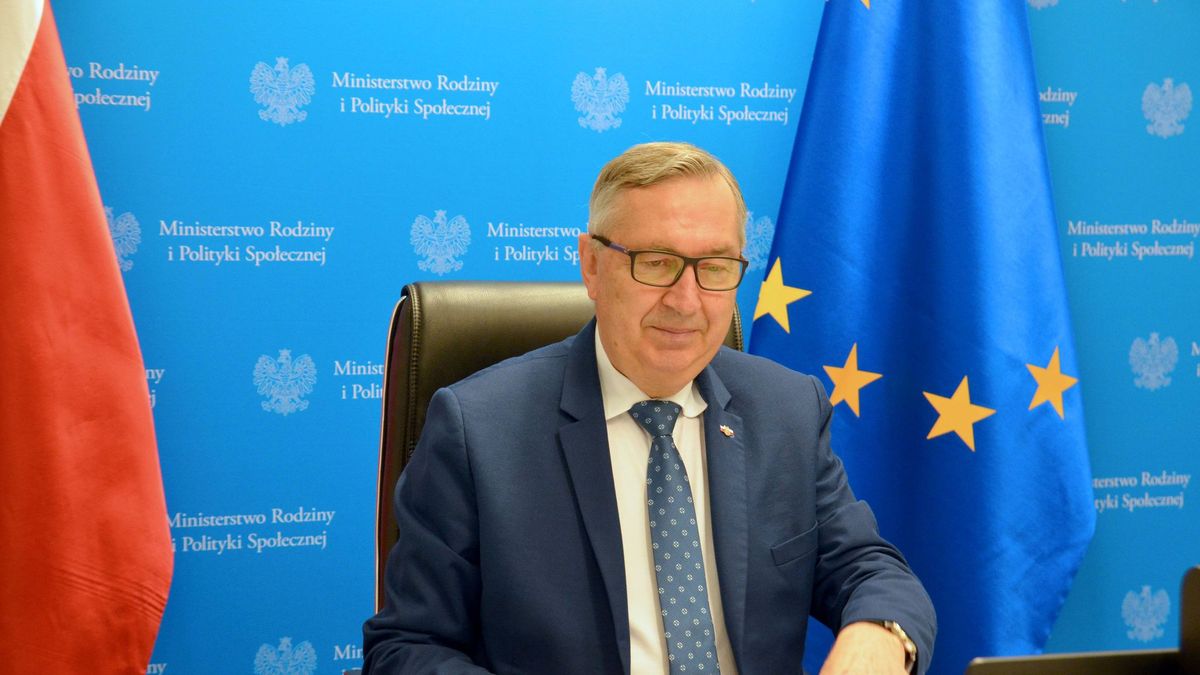 Oskładkowanie umów zleceń. Wiceminister rodziny Stanisław Szwed wyjawił, czy umowy młodych będą oskładkowane.