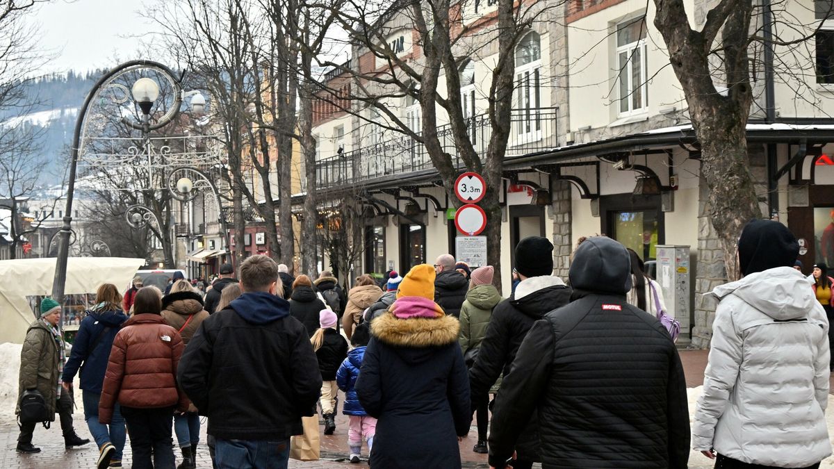 Ile zarabia kelnerka w Zakopanem?