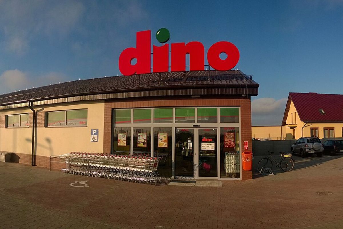 6+6 gratis. Wynoszą kartonami z Dino. To ostatnie dni