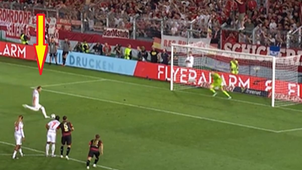 Twitter / ELEVEN SPORTS PL / Na zdjęciu: nietrafiony karny Harry'ego Kane'a