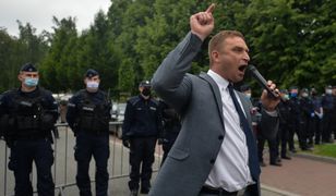 Kim jest Robert Bąkiewicz? Sanitariuszka AK nazwała go "głupim chłopem"
