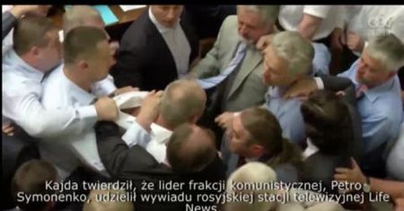 Szarpanina w ukraińskim parlamencie