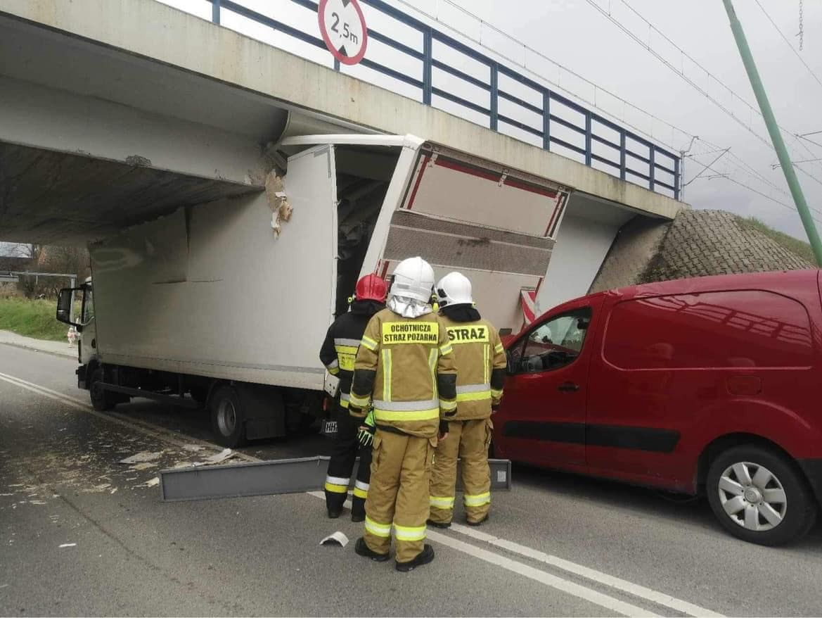 Zignorował znak B-16. Nie skończyło się dobrze