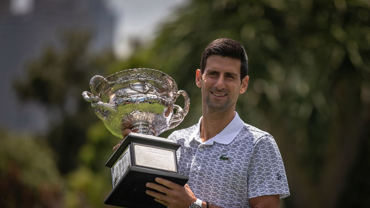 PAP/EPA / ROMAN PILIPEY / Na zdjęciu: Novak Djoković, mistrz Australian Open 2020