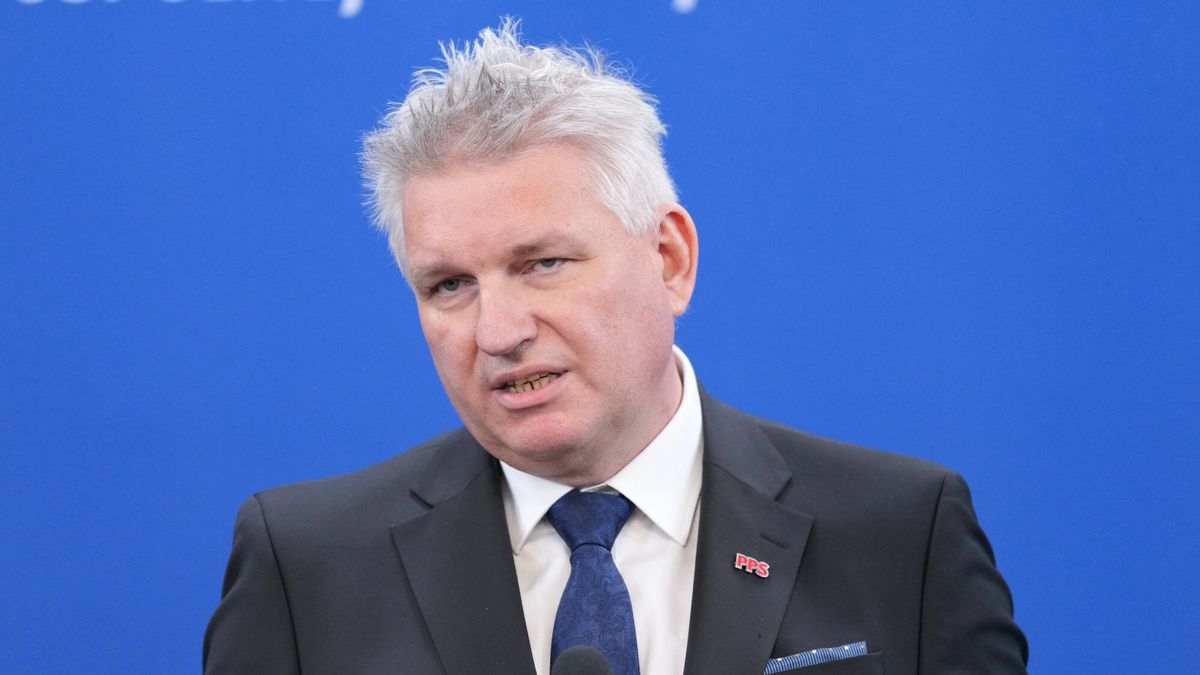 Konferencja Magdaleny Biejat i Wojciecha Koniecznego
09.04.2025 Warszawa Konferencja kandydatki Lewicy na prezydenta Magdaleny Biejat oraz wiceministra zdrowia Wojciecha Koniecznego nt. aktualnej sytuacji w ochronie zdrowia fot Marysia Zawada/REPORTER
N/z: Wojciech Konieczny
Marysia Zawada/REPORTER