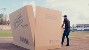 Trener czekał na tę paczkę cały rok. Otworzył, a tam nowy zawodnik!