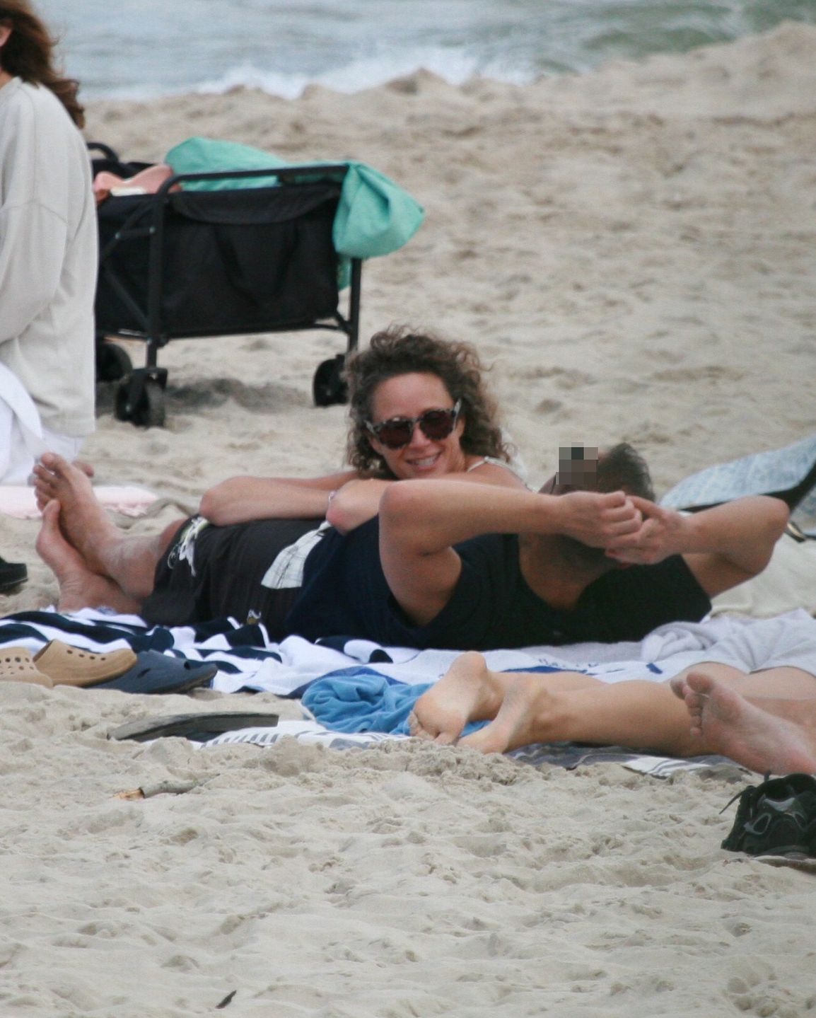 Monika Mrozowska dokazuje na plaży z nowym partnerem 
