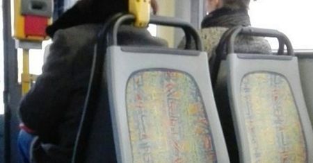 Chłopak zajął miejsce dziecka w autobusie. "Kompletny brak wychowania"