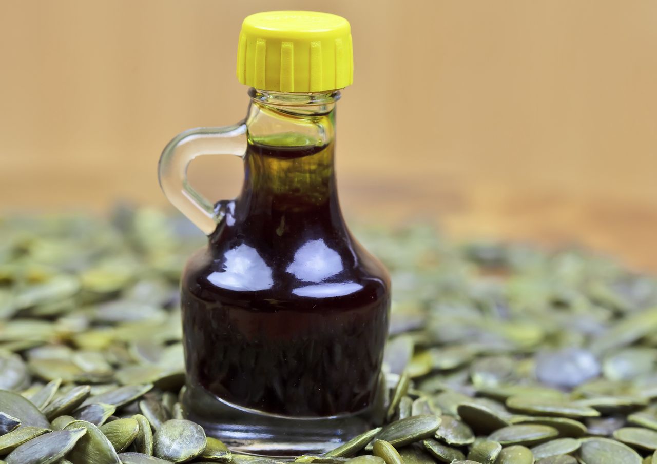 What properties does pumpkin seed oil have?