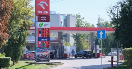 Paliwo na stacjach Orlen poniżej 6 zł za litr. Gdy go zabraknie, pracownicy mają wywieszać karteczki „awaria dystrybutora”