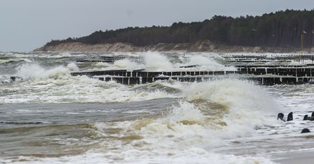 Wichura nad Bałtykiem. Wiatr może osiągnąć 100 km/h