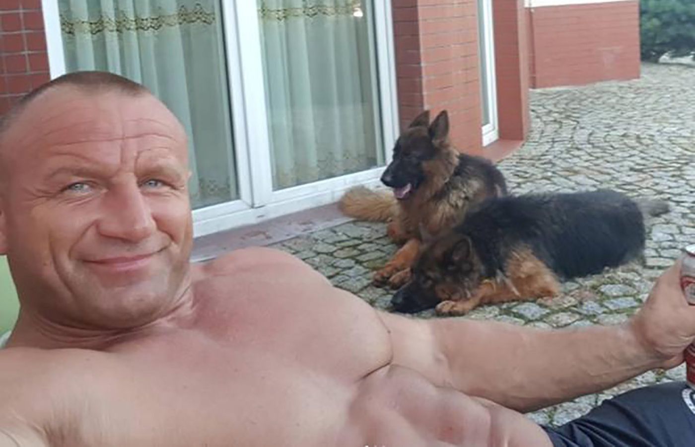 Mariusz Pudzianowski pokazał swój dom. To willa z prawdziwego zdarzenia