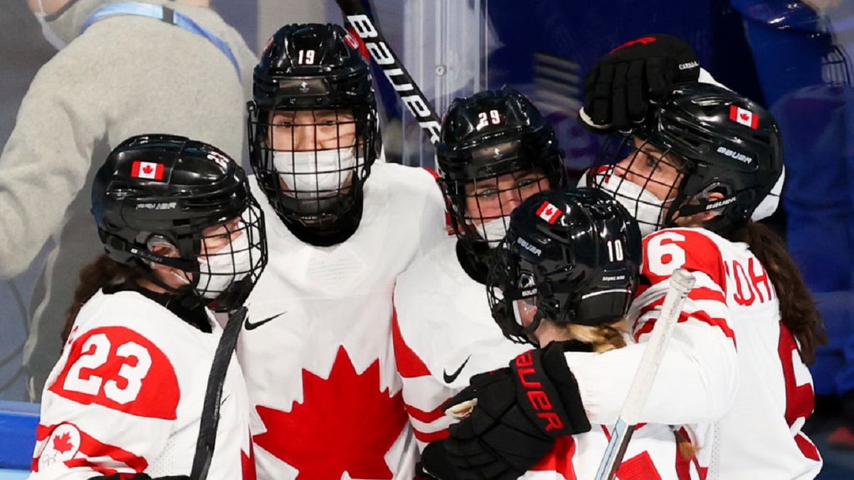 Zdjęcie okładkowe artykułu: Getty Images / Anton Novoderezhkin\TASS / Na zdjęciu: Kanadyjki cieszą się z gola