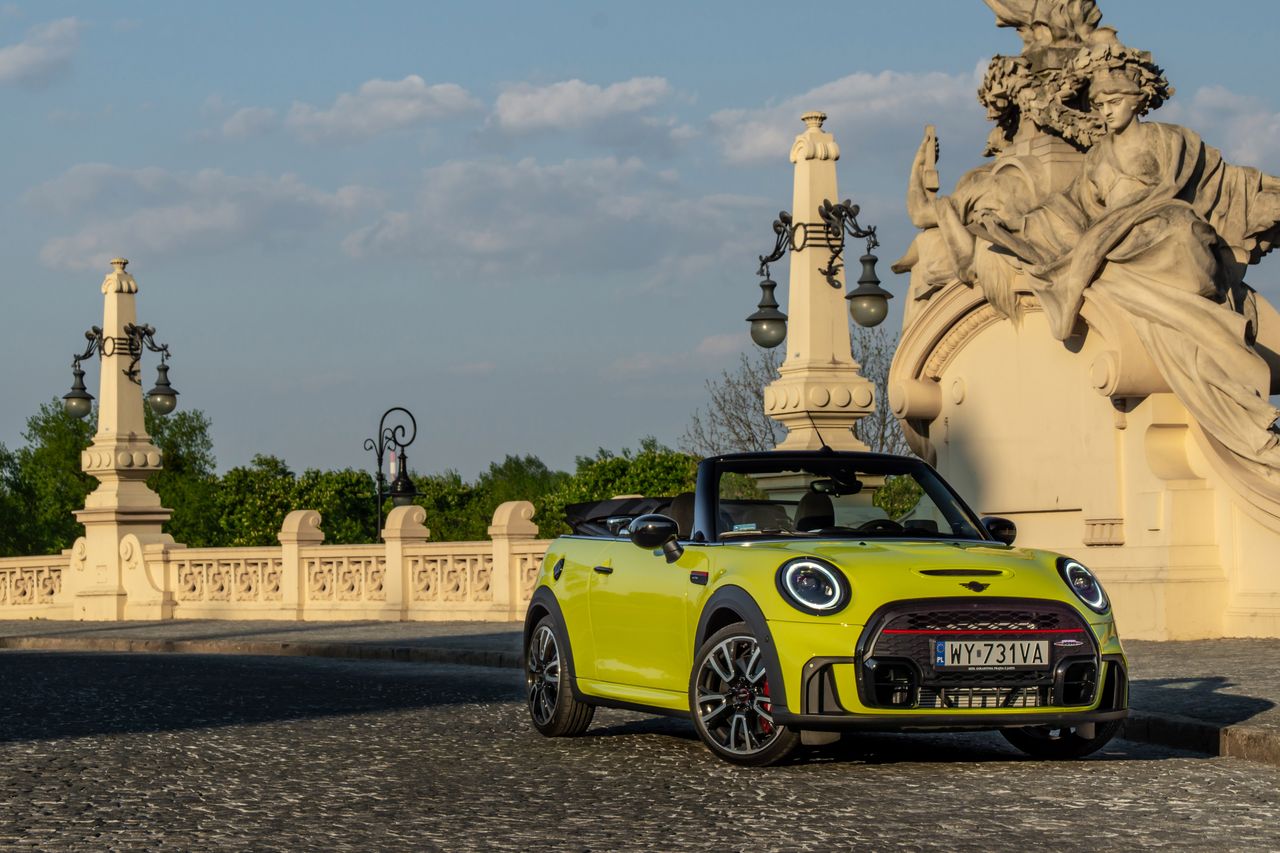 Test: Mini Cabrio JCW po (drugim) liftingu – spieszmy się je kochać, tak szybko "dorasta"