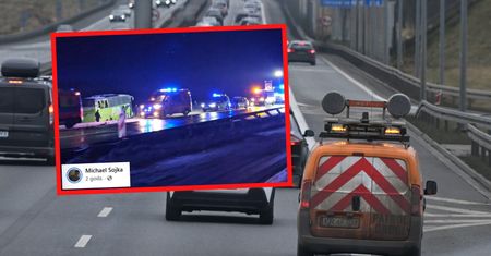 "Z autokaru wypadły szyby". Wypadek na A4