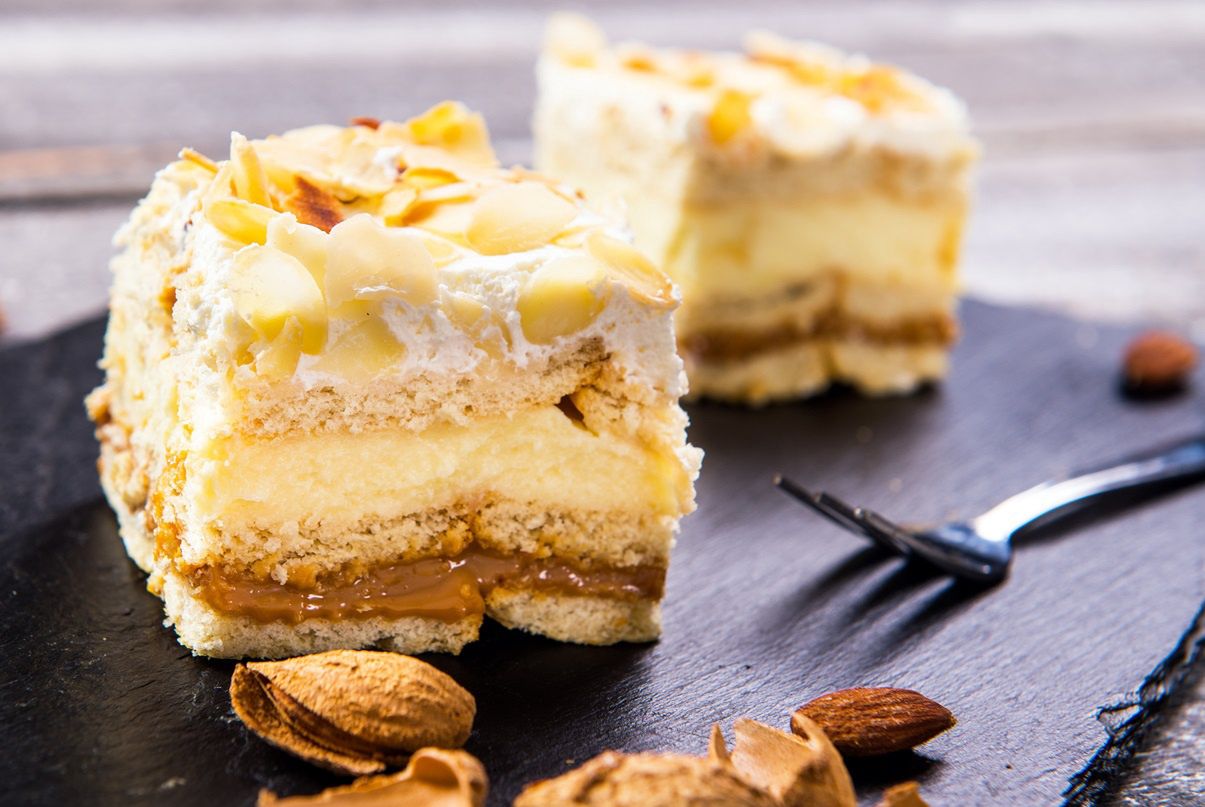 Indulge in the effortless elegance of a no-bake banana cake