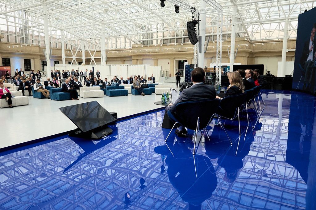 Samorząd w dobie algorytmów: Michał Młyńczak o tym, jak AI zmieni zarządzanie nowoczesnym miastem | East x West Forum 2026