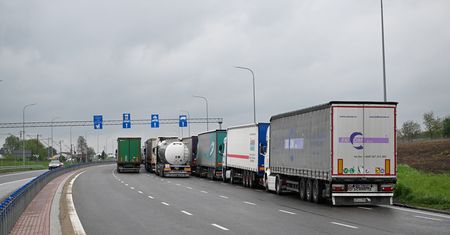 Polska wstrzymała przejazd ukraińskich ciężarówek. Potrzebne zezwolenie