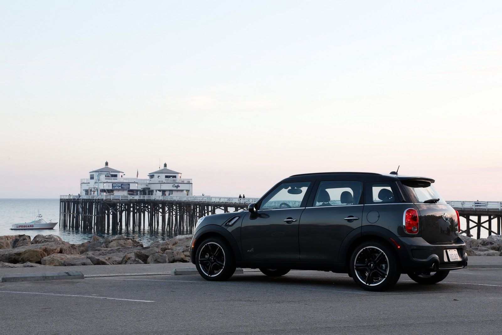 Galeria Mini jako celebracja sprzedaży półmilionowego egzemplarza w USA 76