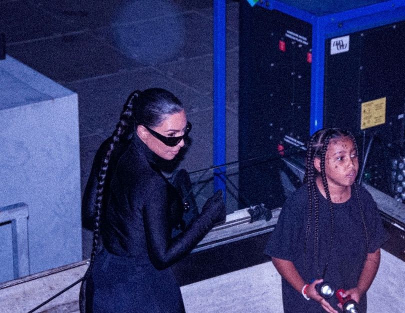Kim Kardashian wspiera Kanye Westa podczas występu