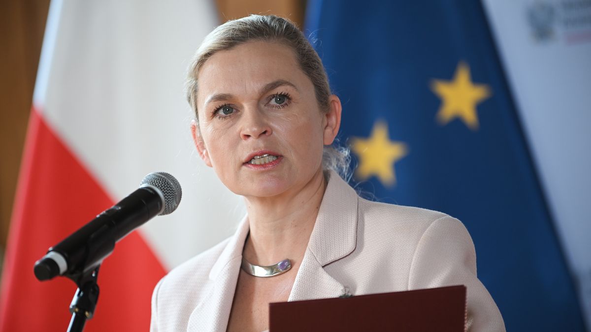 Warszawa, 31.03.2025. Minister edukacji Barbara Nowacka podczas konferencji prasowej dot. ogłoszenia nowych programów dotacyjnych ministra edukacji na 2025 rok, 31 bm. w siedzibie Ministerstwa Edukacji Narodowej w Warszawie. (mr) PAP/Marcin Obara