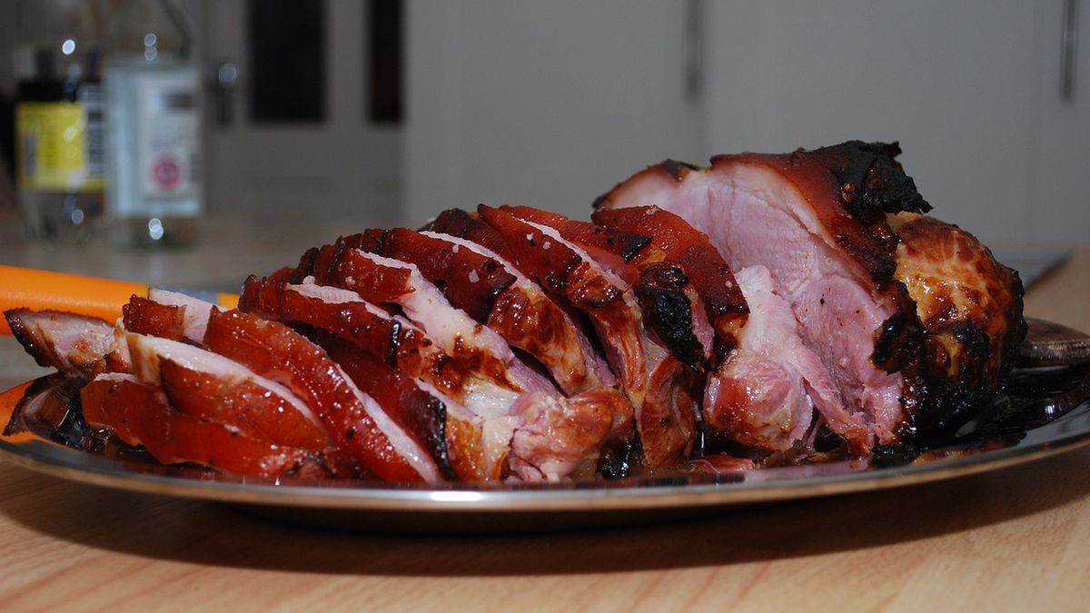 Wytwórcy produktów mięsnych, które doprowadziły do poważnego zatrucia trzech osób, w tym do śmierci 54-letniego mężczyzny, wypowiedzieli się na temat warunków produkcji wyrobów